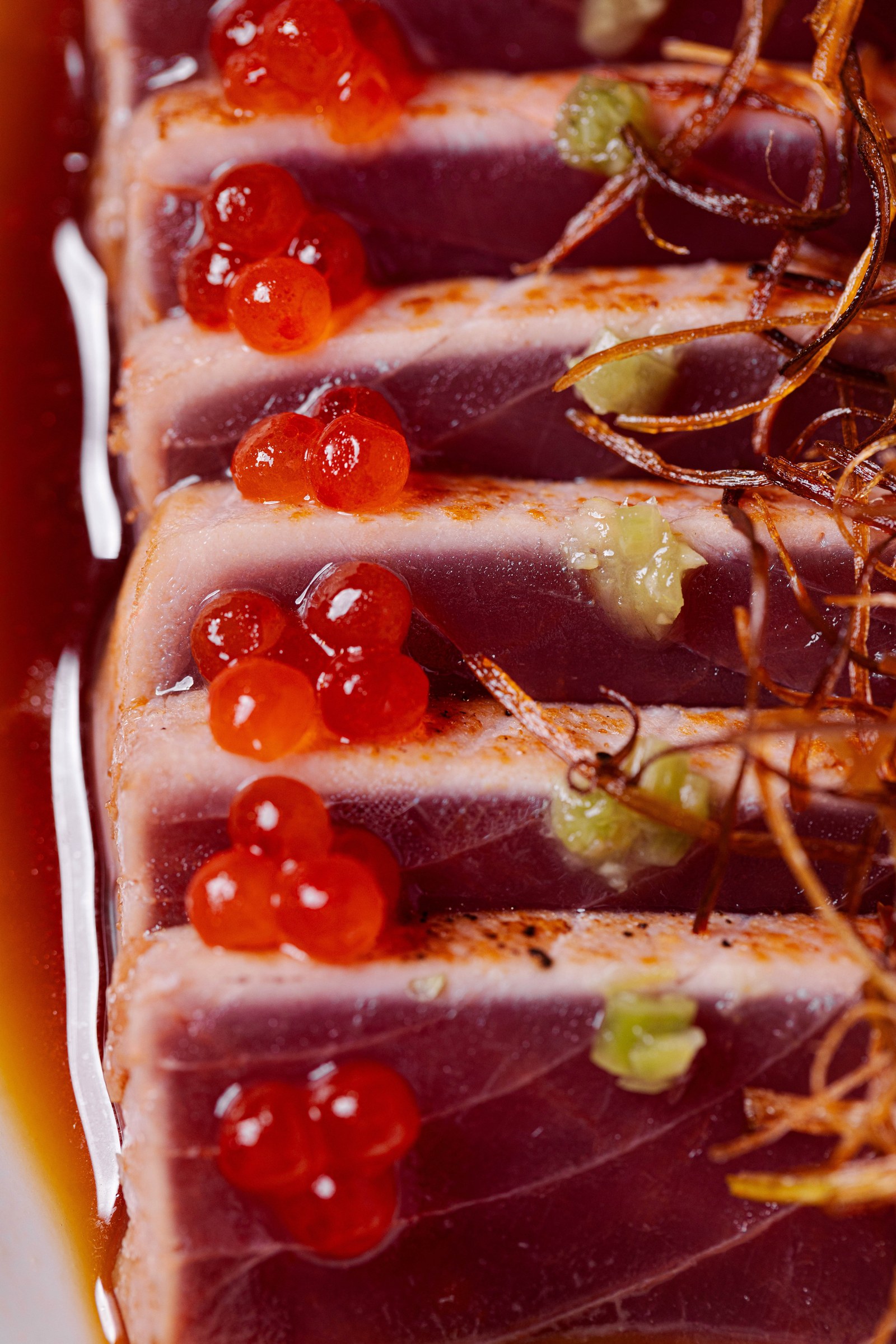 Seared tuna with salmon roe