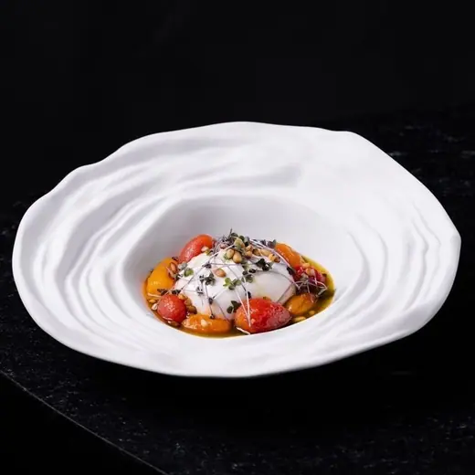 Burrata z konfiturą pomidorową i pesto